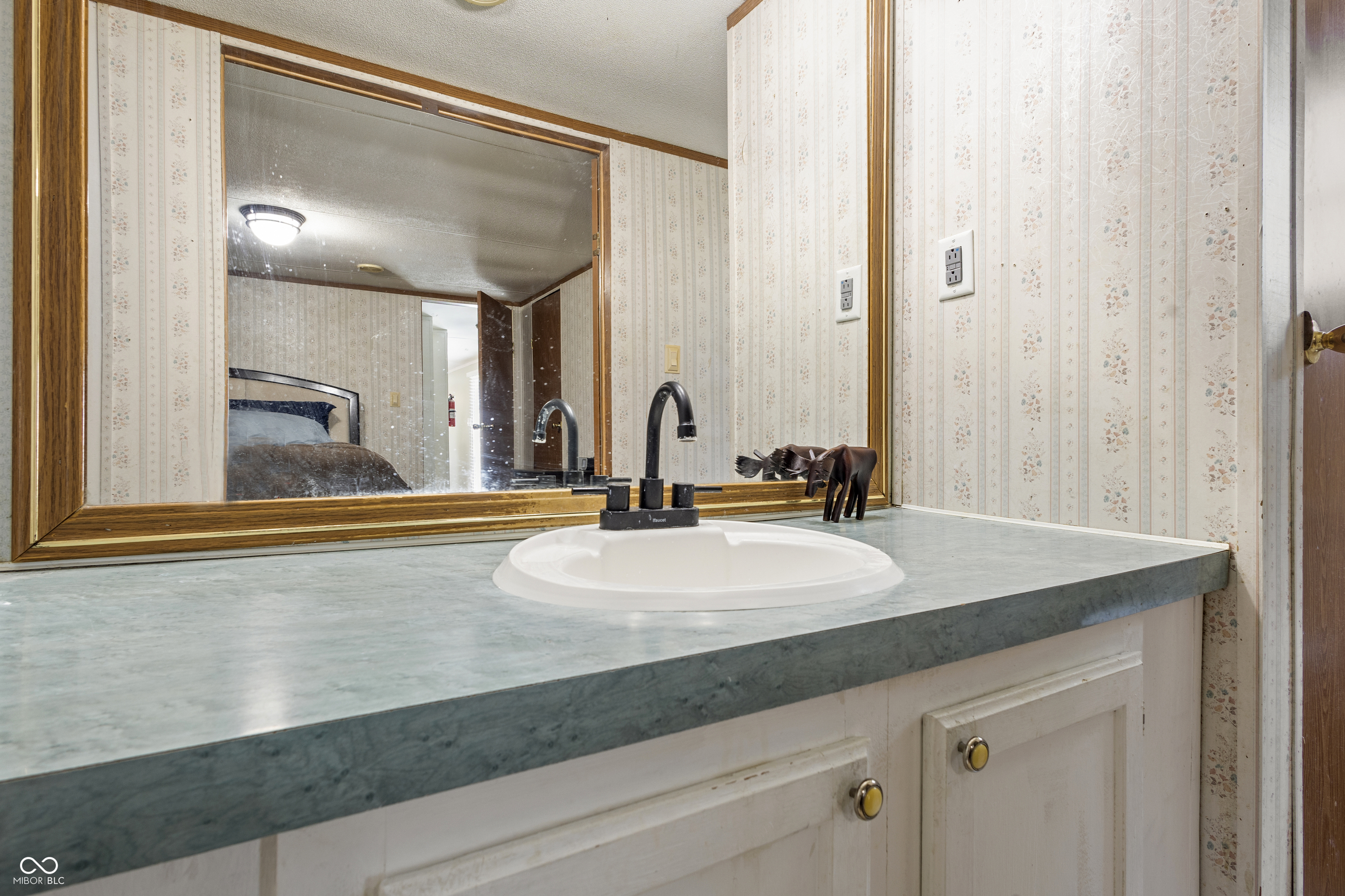 7198 Robertson Road Trafalgar, IN 46181 - Photo 12 of 21