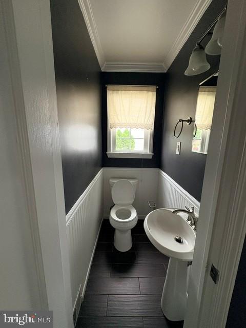 5909 Gloucester Avenue Springfield, VA 22150 - Photo 7 of 20 Powder Room