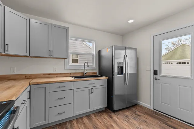 $179,500 | 136 West Cecil Street, Neenah, WI 54956