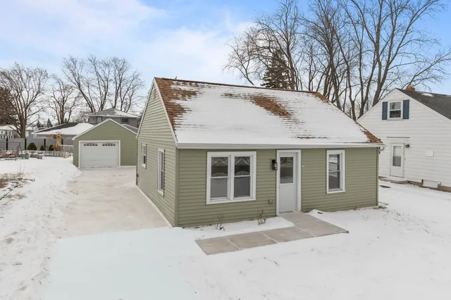 $179,500 | 136 West Cecil Street, Neenah, WI 54956