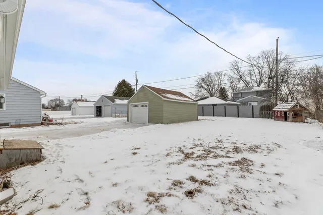 $179,500 | 136 West Cecil Street, Neenah, WI 54956