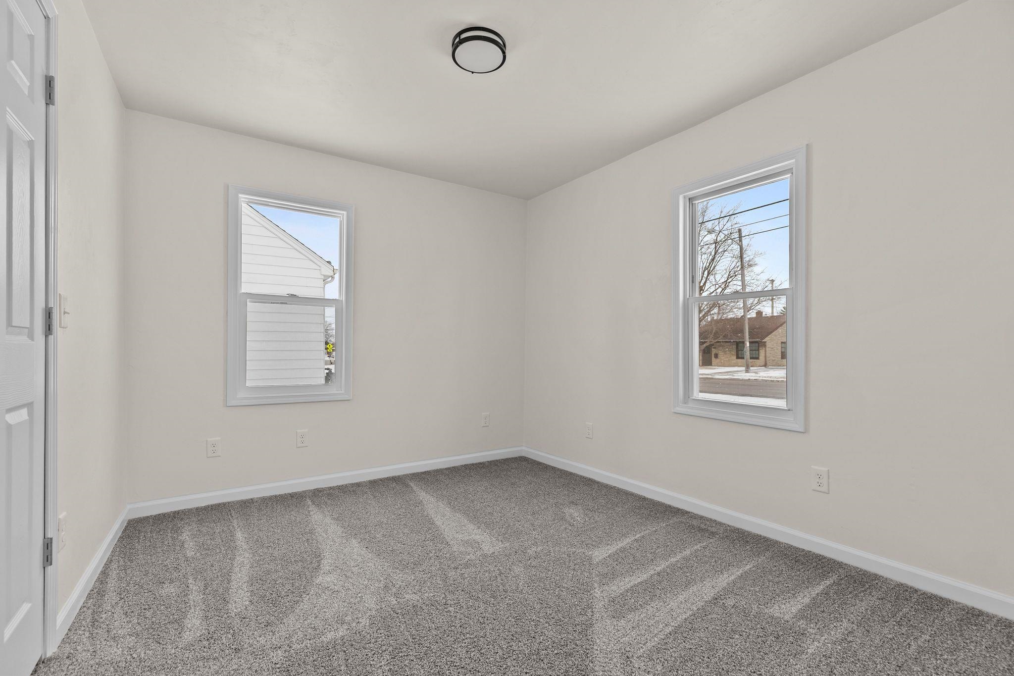 136 West Cecil Street Neenah, WI 54956 - Photo 8 of 26