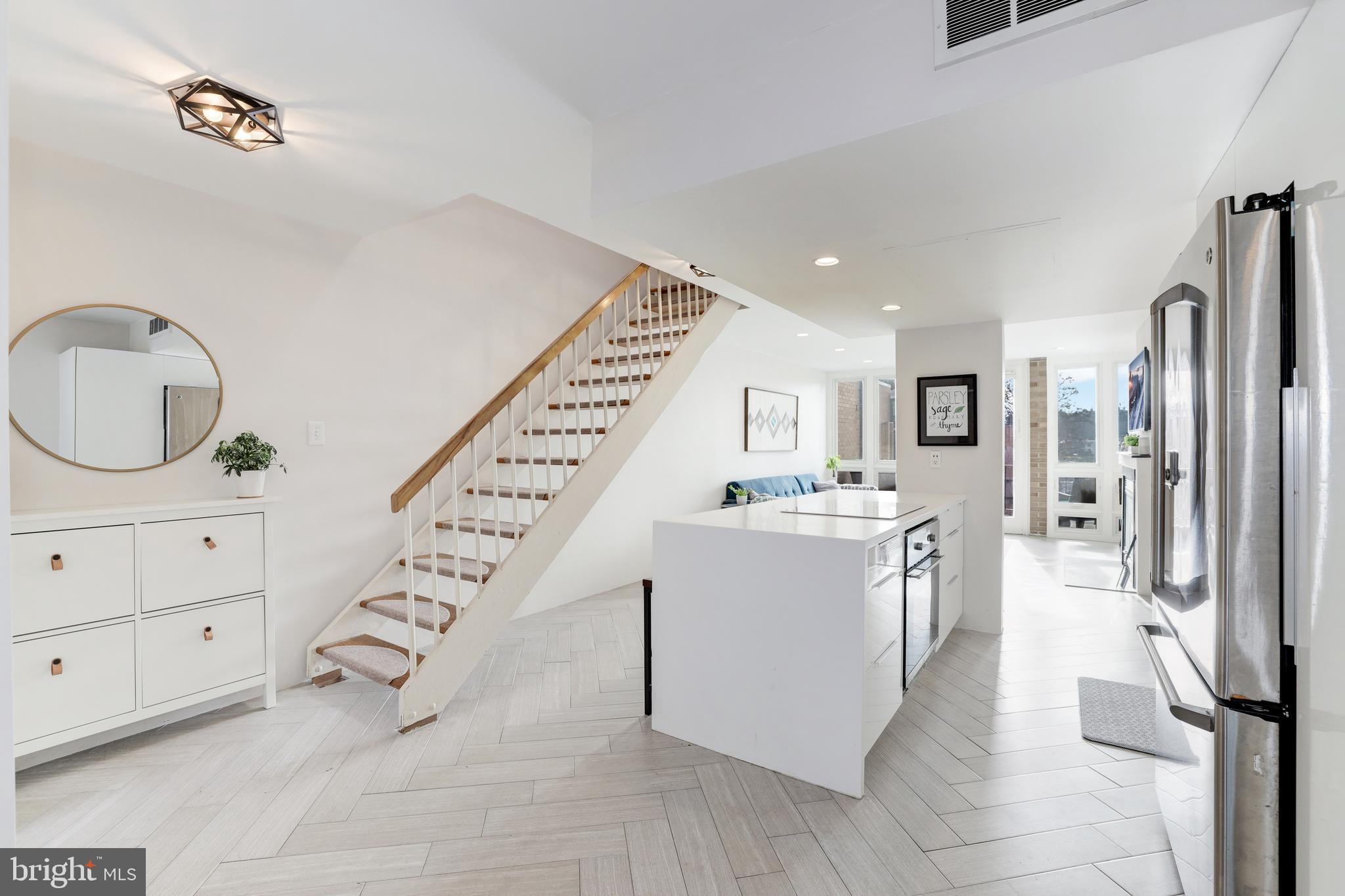 1618 Chimney House Road Reston, VA 20190 - Photo 5 of 30 Beautiful Tile Flooring