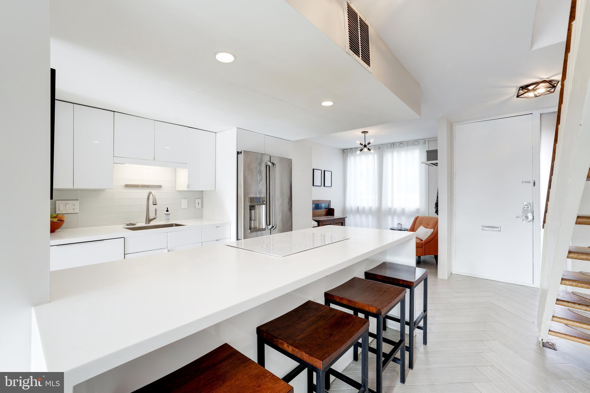 1618 Chimney House Road Reston, VA 20190 - Photo 7 of 30 New Glass Cooktop
