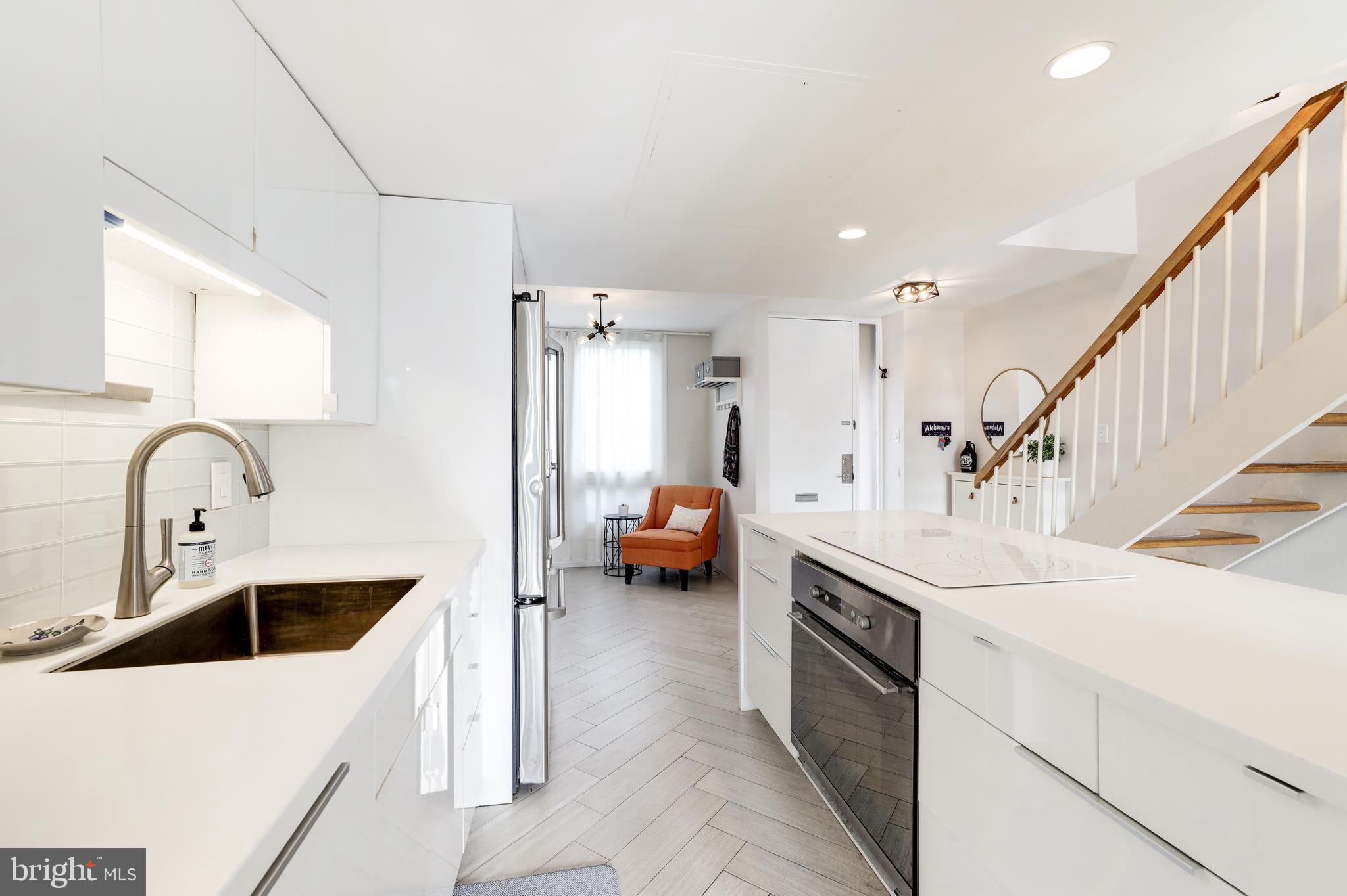 1618 Chimney House Road Reston, VA 20190 - Photo 8 of 30 Stainless Steel Appliances