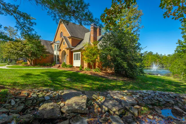 $1,200,000 | 25 Ridgerock Drive, Signal Mountain, TN 37377