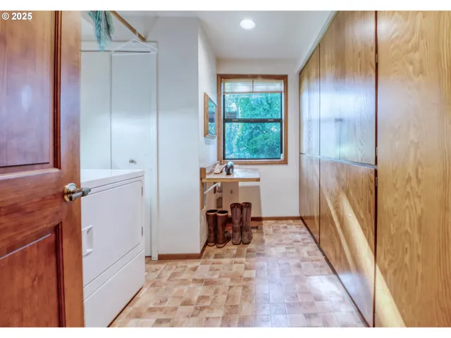 a view of kitchen with utility room
