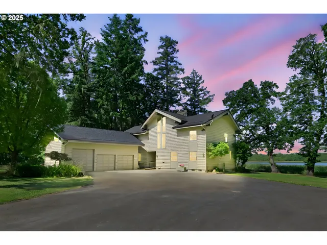 a view of a yard in front of a house with a big yard