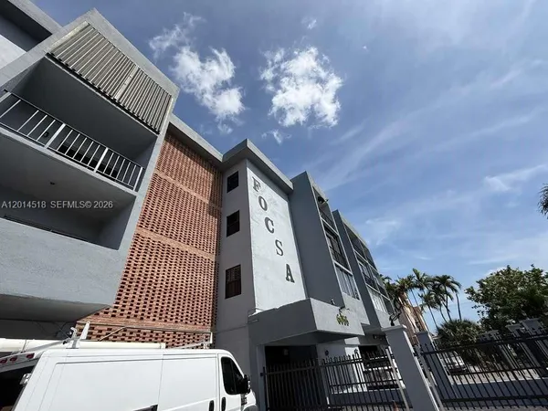 $1,950 | 6055 West 19th Avenue, Unit 215, Hialeah, FL 33012