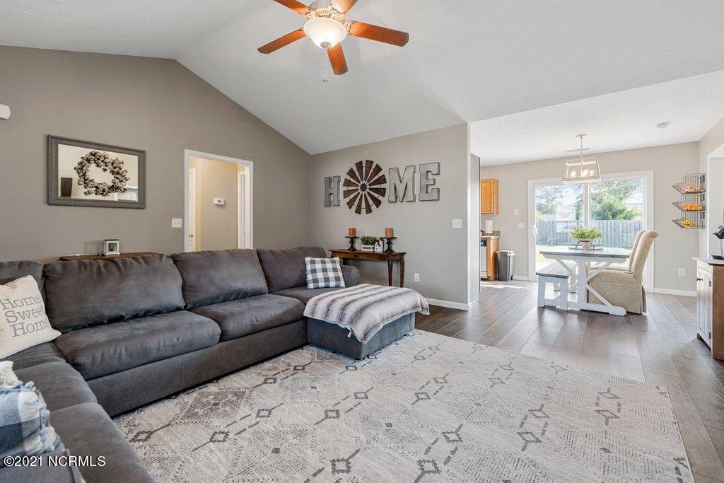 208 Belvedere Drive Holly Ridge, NC 28445 - Photo 4 of 26 1Q3A8777.jpg-SMALL