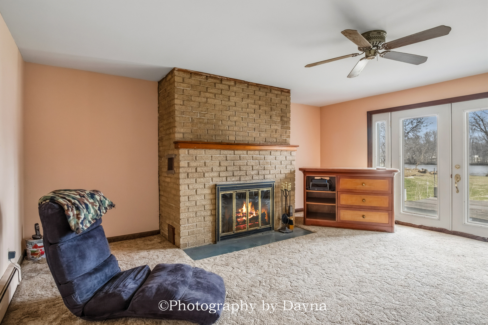 2857 River Road Kankakee, IL 60901 - Photo 10 of 35 a living room with furniture and a fireplace