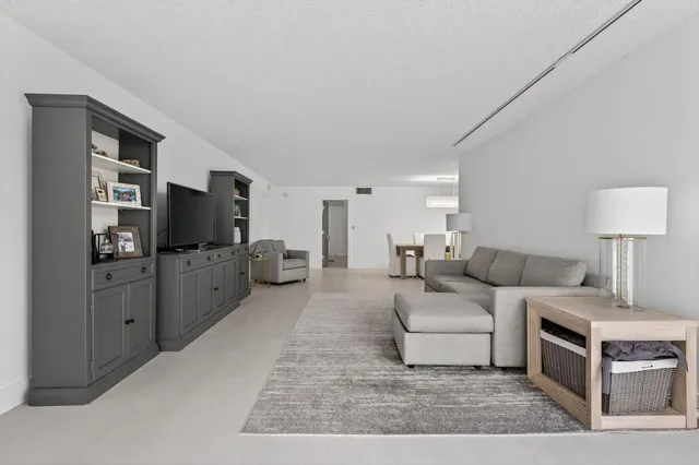 $659,000 | 1370 South Ocean Boulevard, Unit 405, Pompano Beach, FL 33062