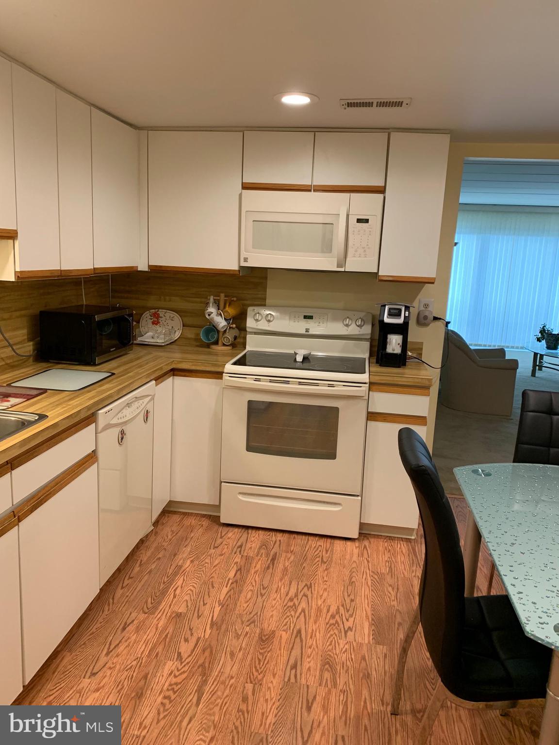 2131 Welsh Road, Unit 203 Philadelphia, PA 19115 - Photo 16 of 37 kitchen