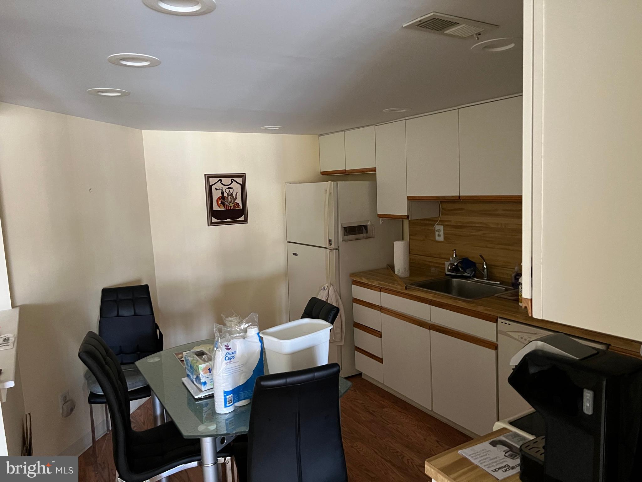 2131 Welsh Road, Unit 203 Philadelphia, PA 19115 - Photo 31 of 37 kitchen