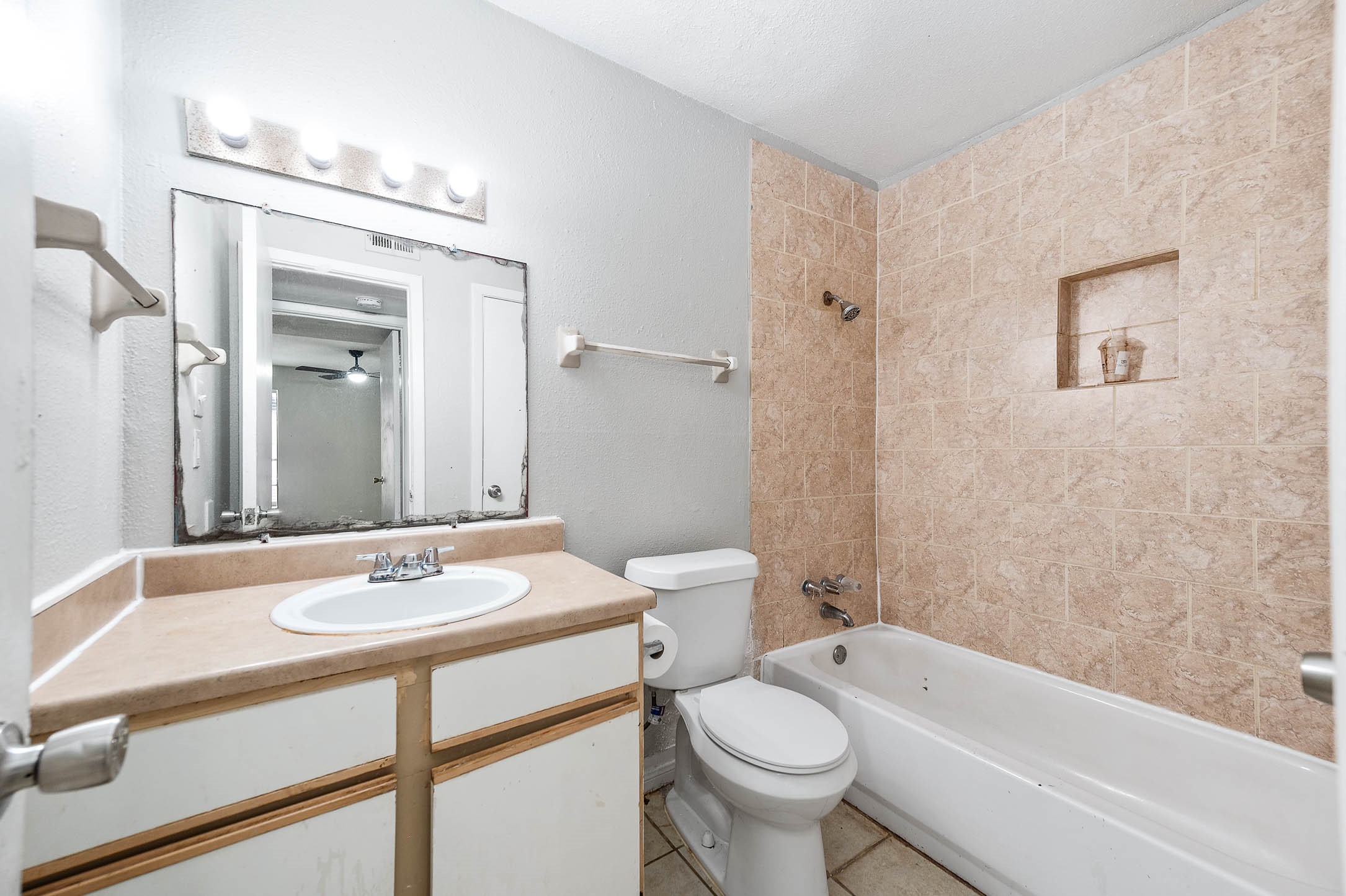 9616 Long Point Road, Unit 33 Houston, TX 77055 - Photo 4 of 16