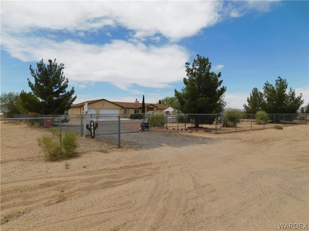 4421 North Laguna Road Golden Valley, AZ 86413 - Photo 2 of 64
