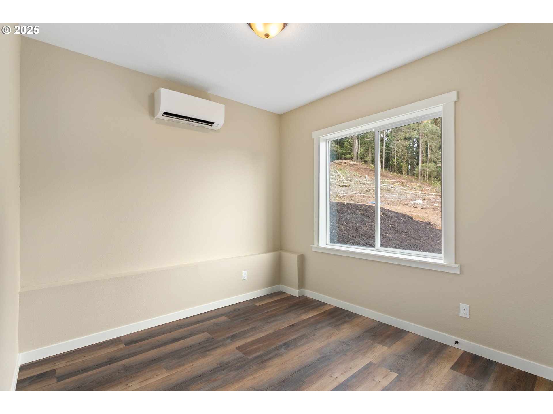 144 East H Street Vernonia, OR 97064 - Photo 15 of 35 an empty room with wooden floor and windows
