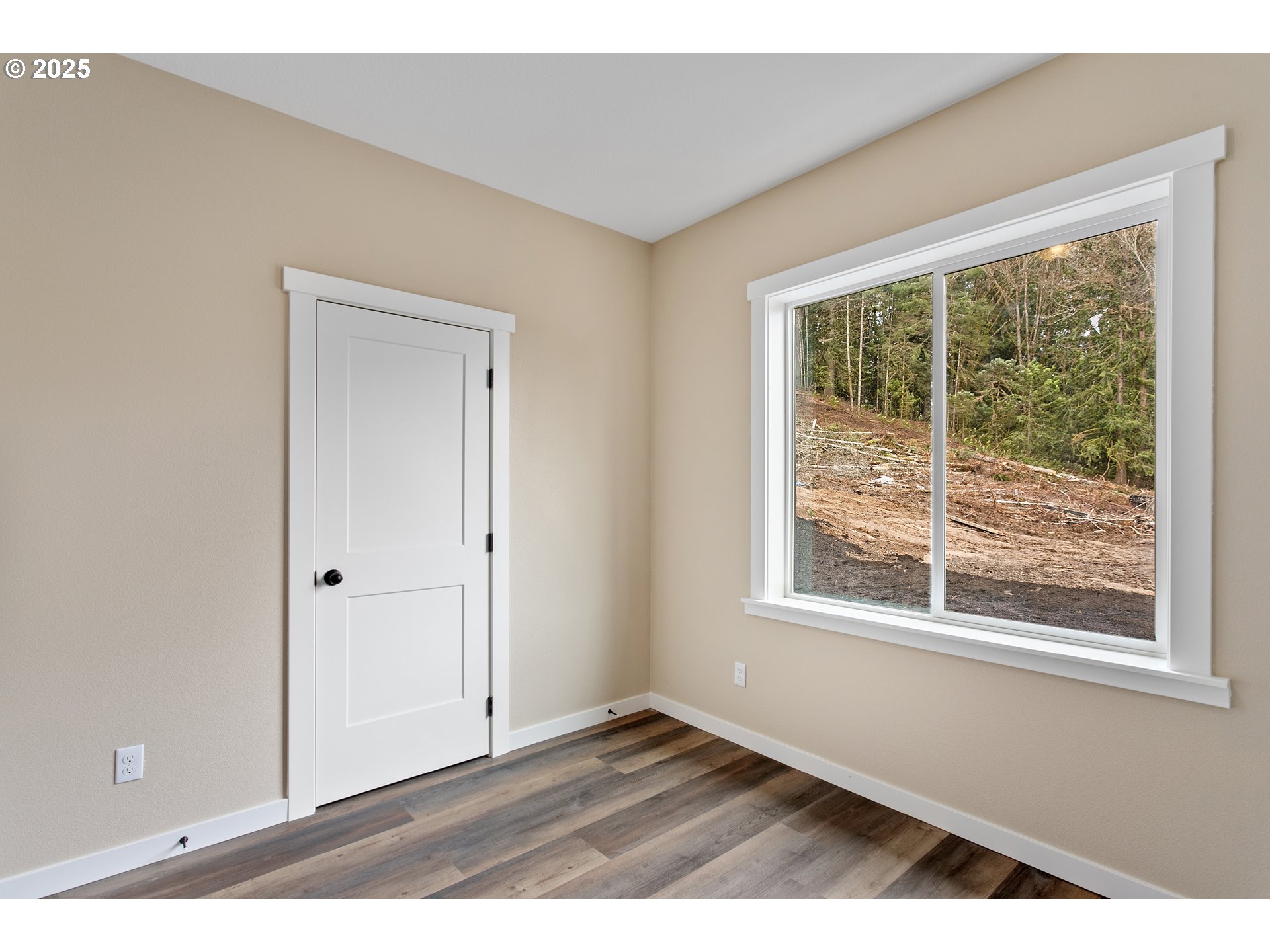 144 East H Street Vernonia, OR 97064 - Photo 19 of 35 a view of an empty room with wooden floor and a window