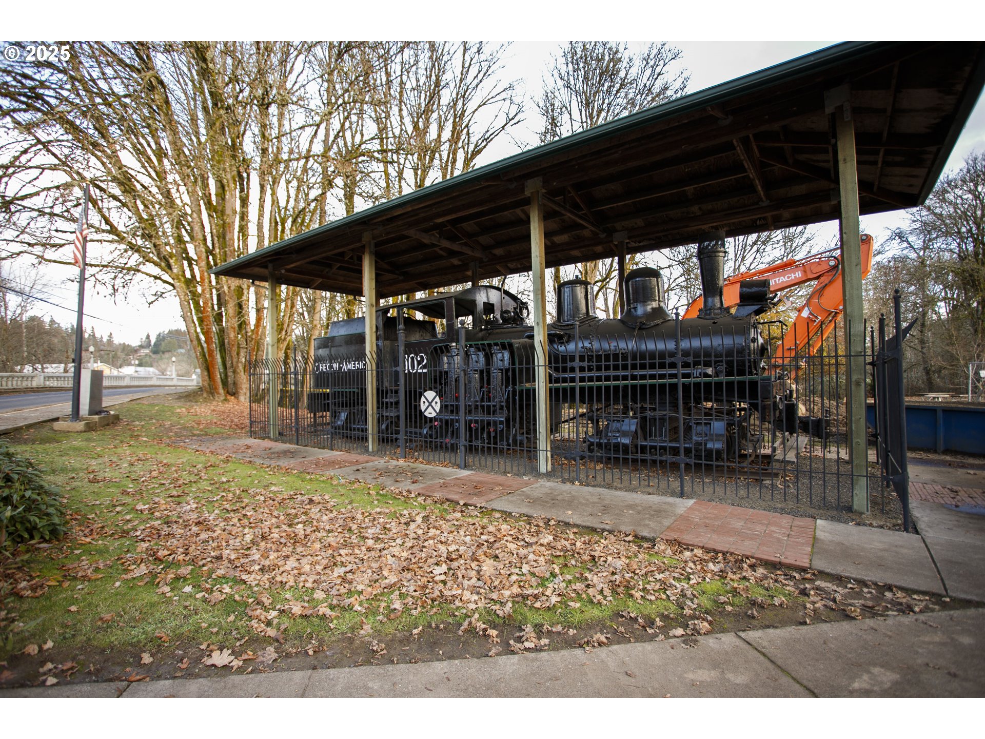 144 East H Street Vernonia, OR 97064 - Photo 30 of 35 a view of a patio