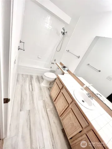 a view of an outdoor space with backyard