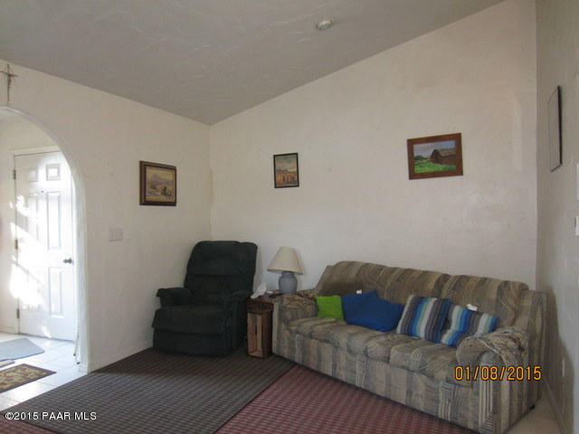 225 Fox Road Chino Valley, AZ 86323 - Photo 3 of 15 Living Room