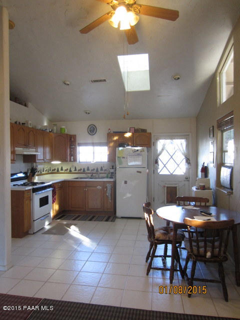 225 Fox Road Chino Valley, AZ 86323 - Photo 4 of 15 Kitchen and Dining Combo