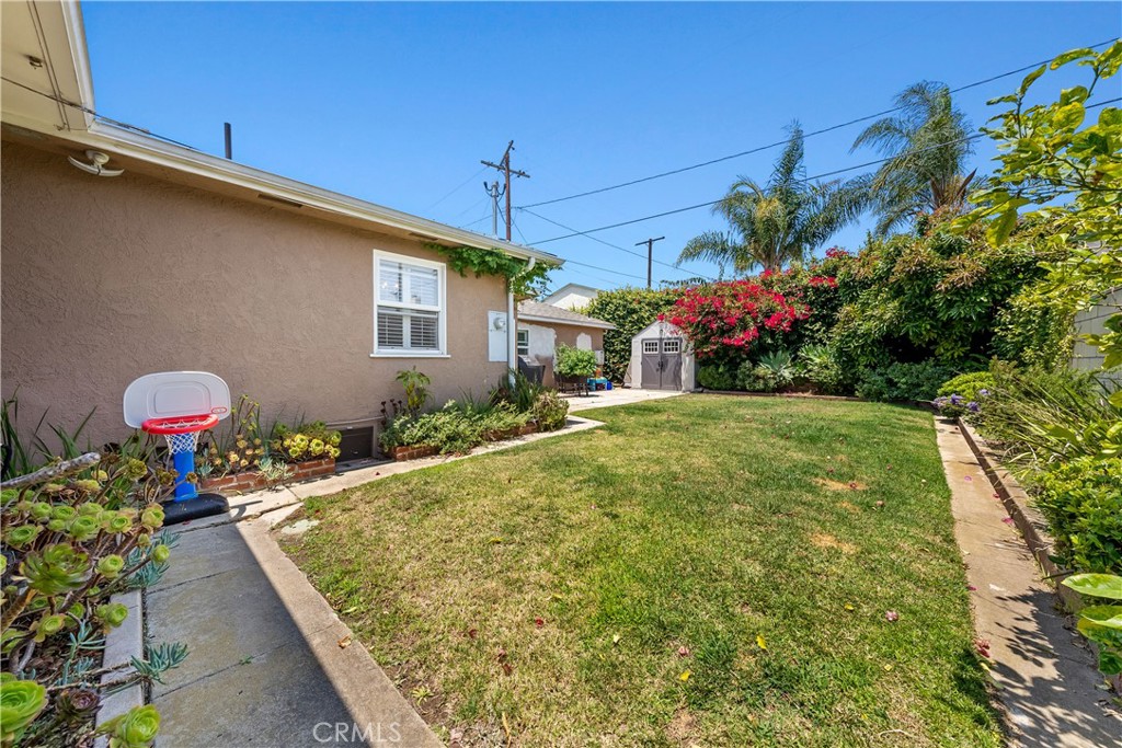 2053 Middlebrook Road Torrance, CA 90501 - Photo 39 of 45 a front view of house with yard