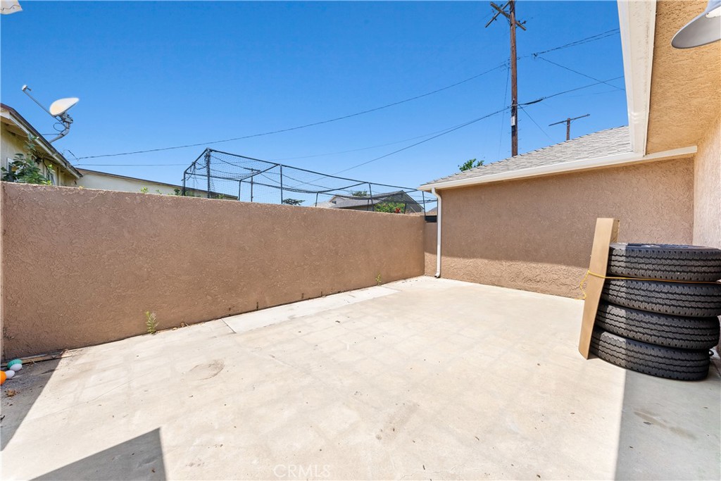 2053 Middlebrook Road Torrance, CA 90501 - Photo 43 of 45 a backyard of a house
