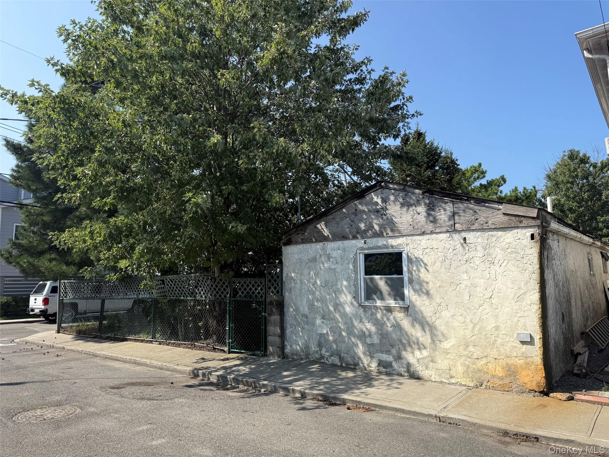 815 Walton Road Queens, NY 11693 - Photo 3 of 7 Secondary house