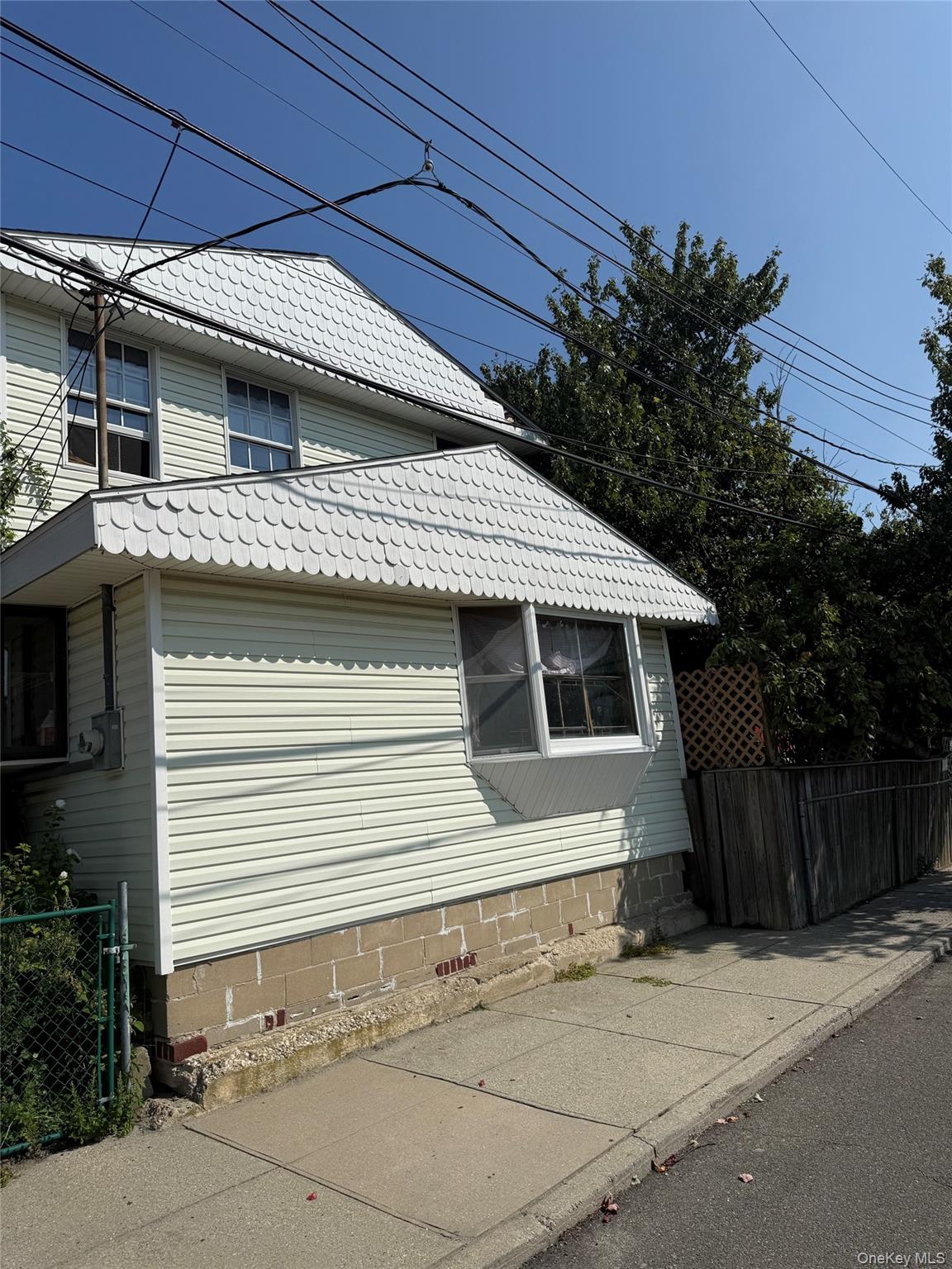 815 Walton Road Queens, NY 11693 - Photo 4 of 7 View of side of property