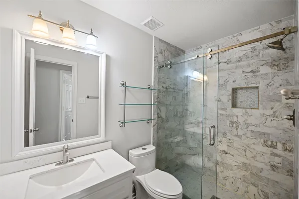 $1,850 | 235 West Stedhill Loop, The Woodlands, TX 77384