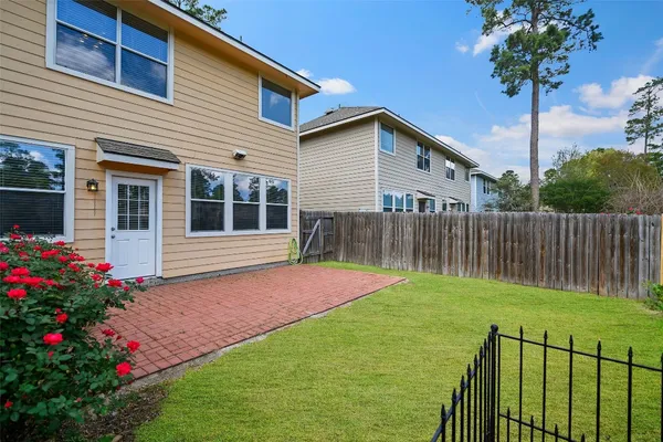 $1,850 | 235 West Stedhill Loop, The Woodlands, TX 77384