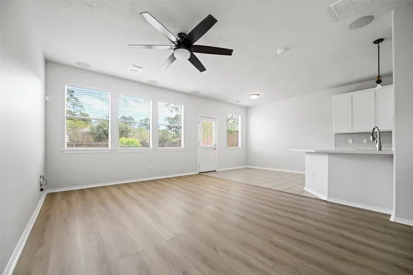 $1,850 | 235 West Stedhill Loop, The Woodlands, TX 77384