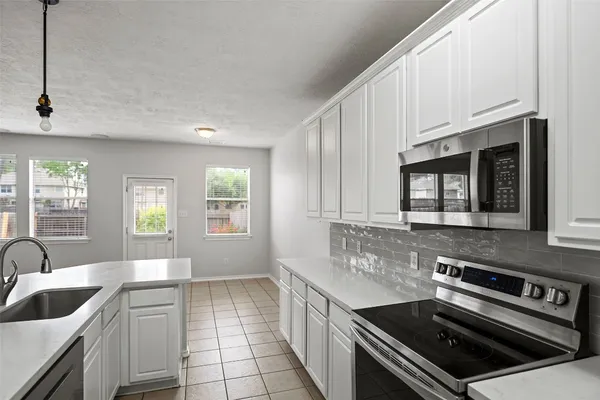 $1,850 | 235 West Stedhill Loop, The Woodlands, TX 77384