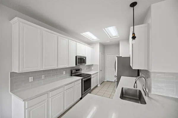 $1,850 | 235 West Stedhill Loop, The Woodlands, TX 77384