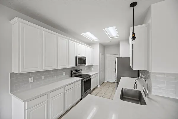 $1,850 | 235 West Stedhill Loop, The Woodlands, TX 77384