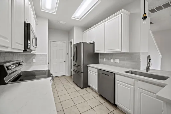 $1,850 | 235 West Stedhill Loop, The Woodlands, TX 77384