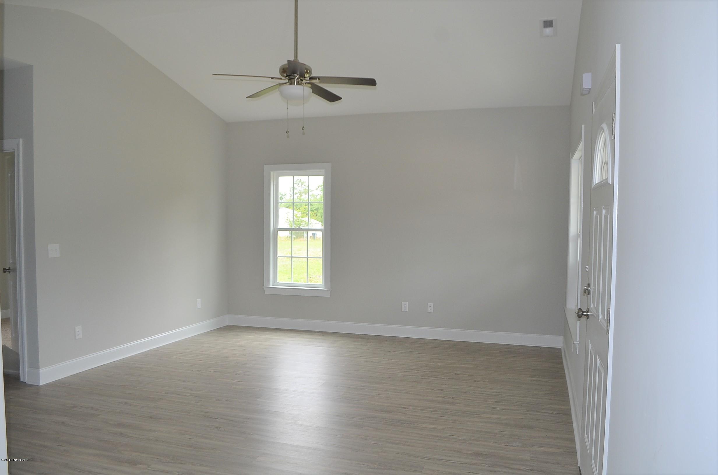 372 Dwight Street Holly Ridge, NC 28445 - Photo 3 of 8 DSC_1057