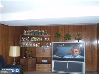 9815 Bridle Road Philadelphia, PA 19115 - Photo 3 of 12 Family Room