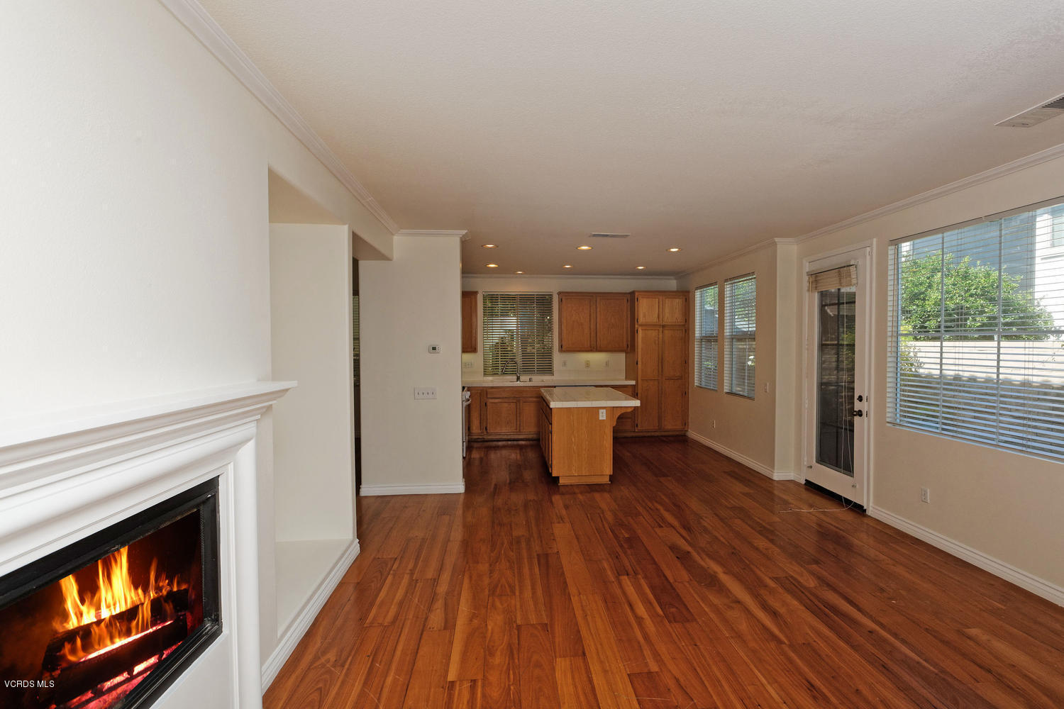 1518 Windmill Way Simi Valley, CA 93065 - Photo 13 of 35 1518 Windmill Way Simi Valley-large-015-