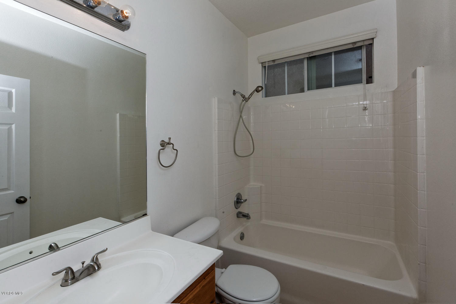 1518 Windmill Way Simi Valley, CA 93065 - Photo 16 of 35 1518 Windmill Way Simi Valley-large-019-