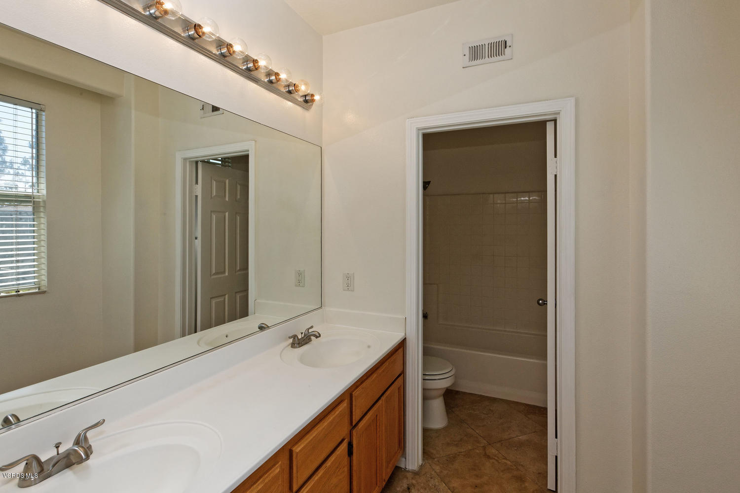 1518 Windmill Way Simi Valley, CA 93065 - Photo 25 of 35 1518 Windmill Way Simi Valley-large-030-