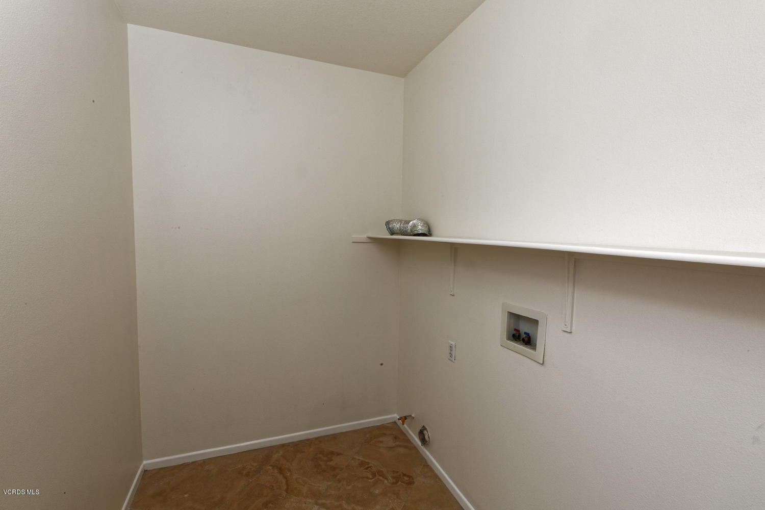 1518 Windmill Way Simi Valley, CA 93065 - Photo 26 of 35 1518 Windmill Way Simi Valley-large-028-