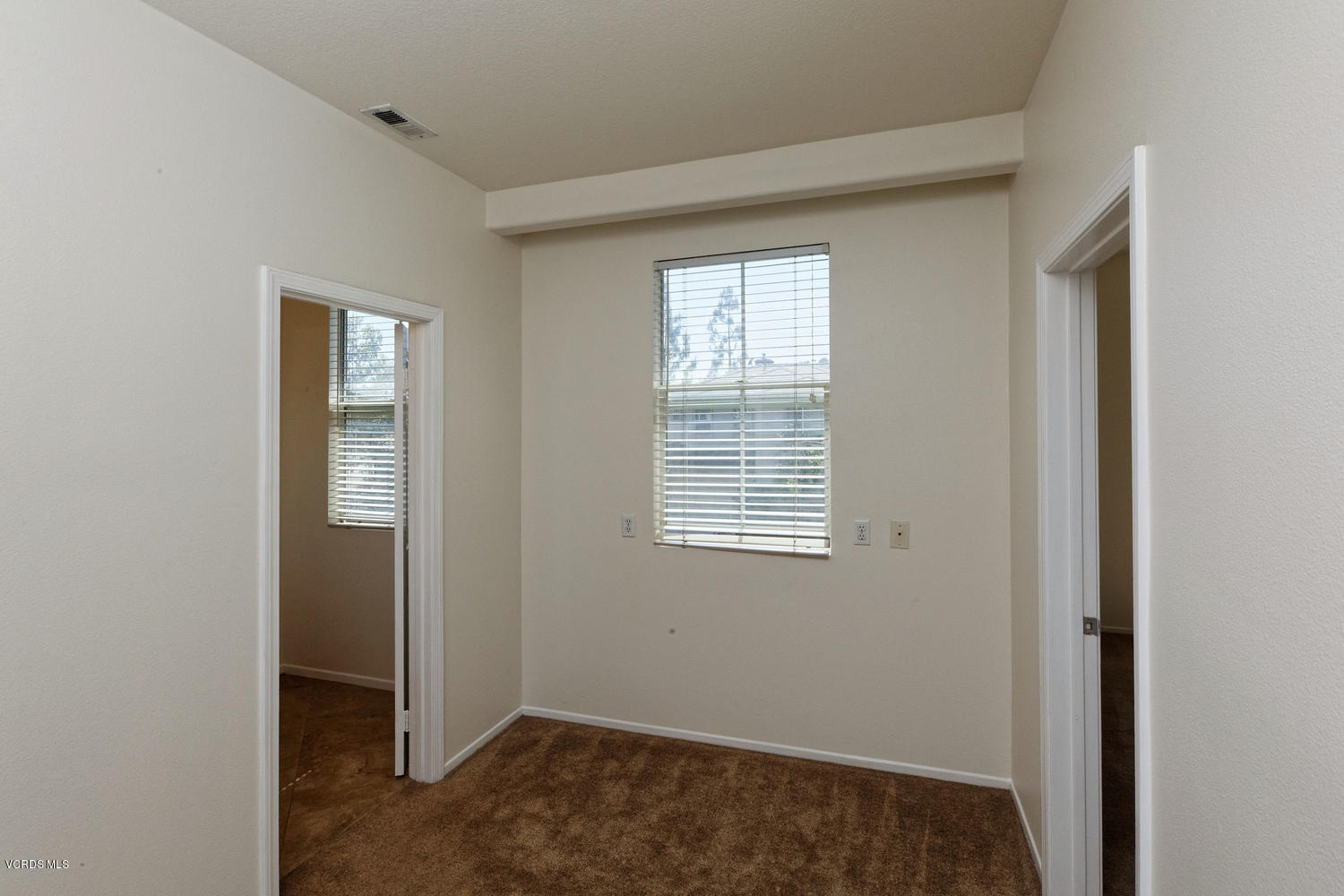 1518 Windmill Way Simi Valley, CA 93065 - Photo 27 of 35 1518 Windmill Way Simi Valley-large-029-