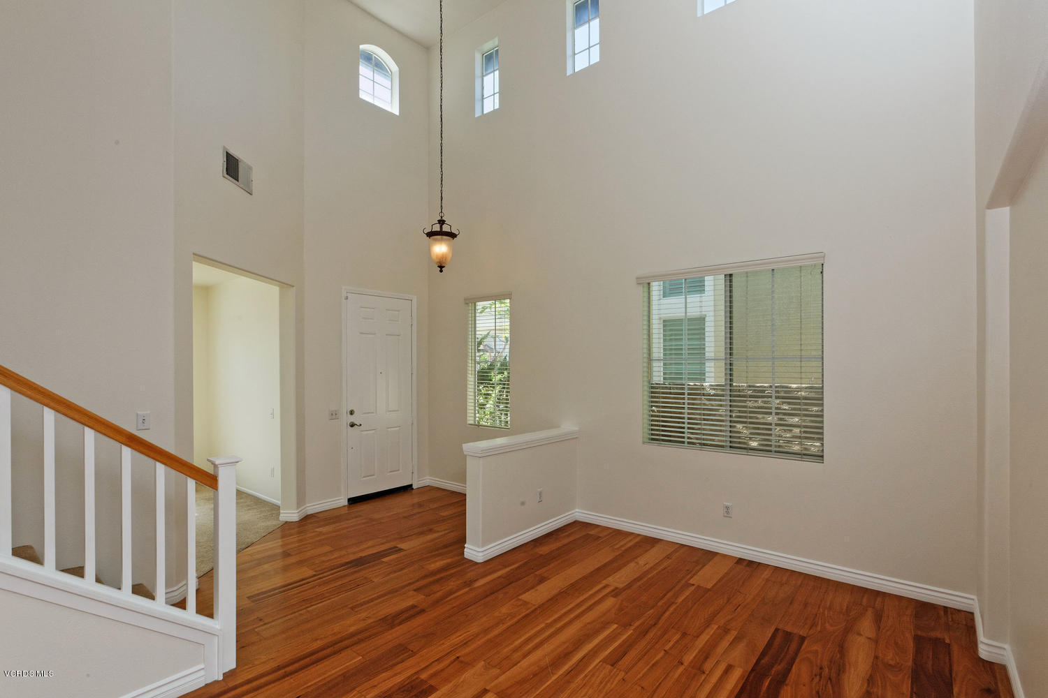 1518 Windmill Way Simi Valley, CA 93065 - Photo 8 of 35 1518 Windmill Way Simi Valley-large-010-