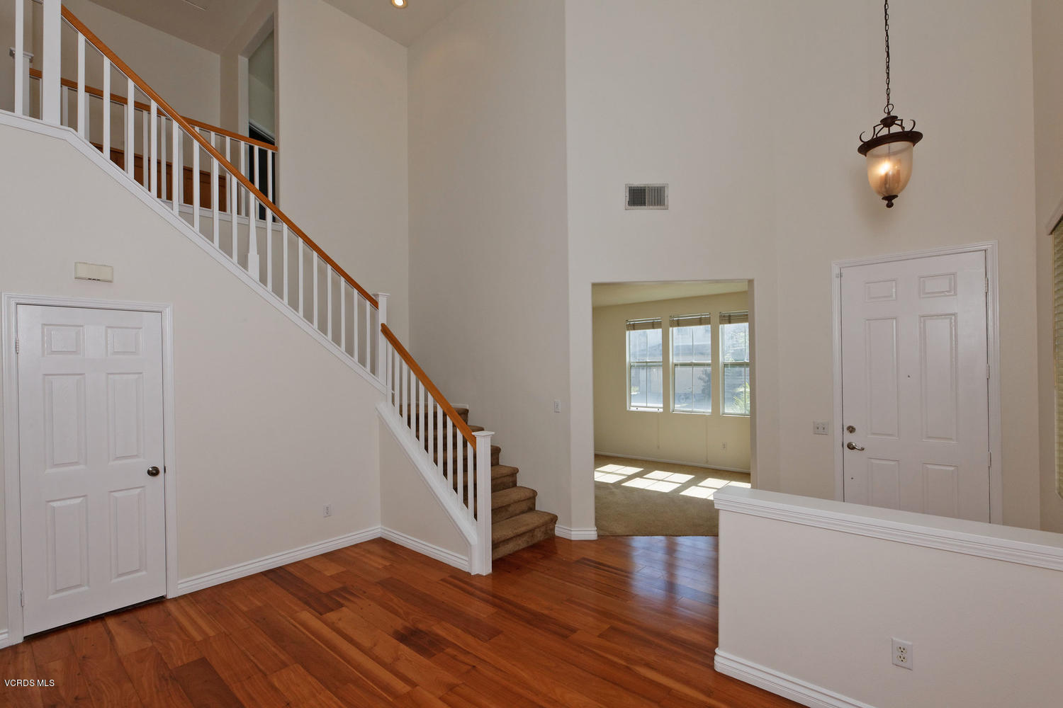 1518 Windmill Way Simi Valley, CA 93065 - Photo 9 of 35 1518 Windmill Way Simi Valley-large-011-