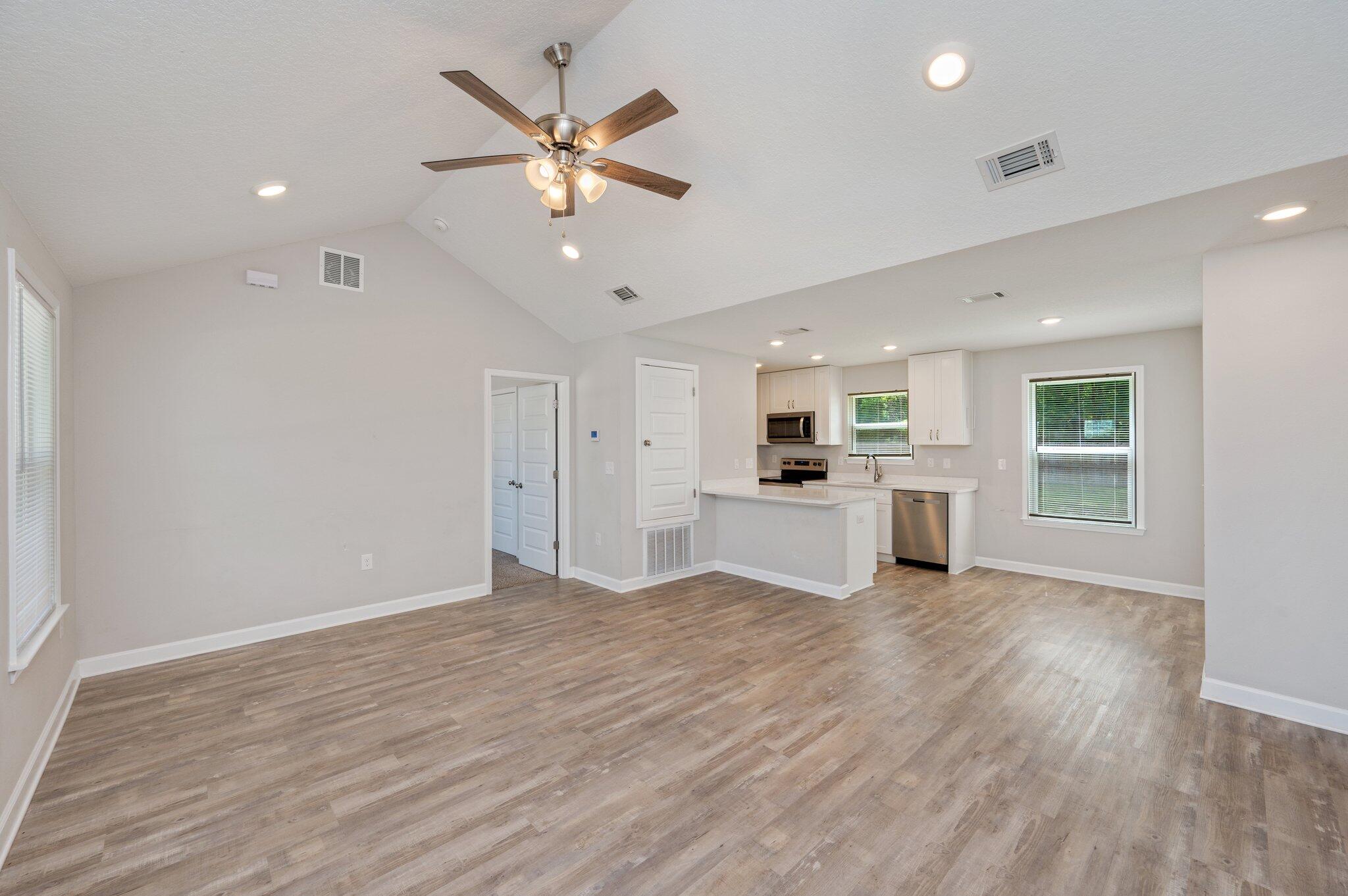 7-web-or-mls-192-s-norwood-rd