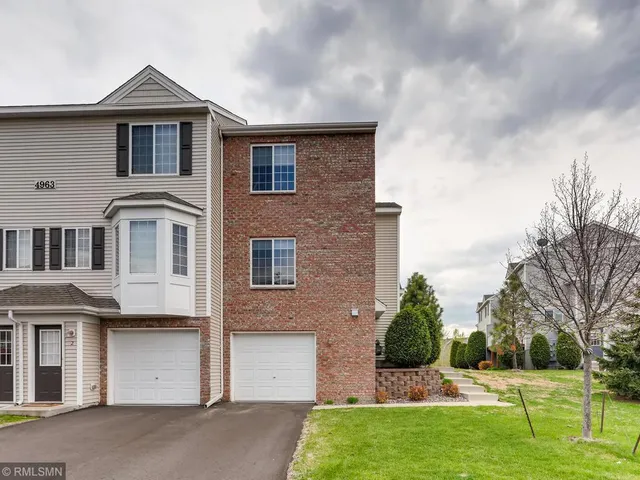 $220,000 | 4963 Emmit Drive North, Unit 1, Hugo, MN 55038