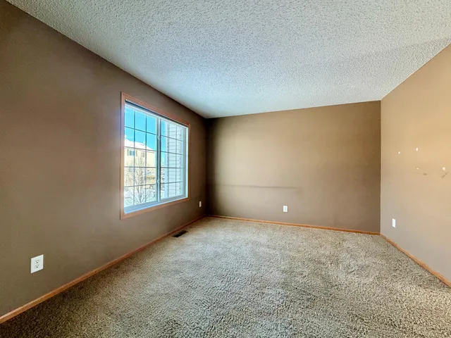 $220,000 | 4963 Emmit Drive North, Unit 1, Hugo, MN 55038