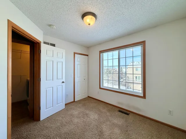 $220,000 | 4963 Emmit Drive North, Unit 1, Hugo, MN 55038